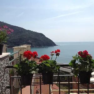 https://partenope.hotelitalianriviera.com